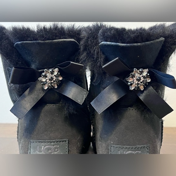 UGG Bailey Bow Crystal Boots Womens size 7 - Picture 9 of 11